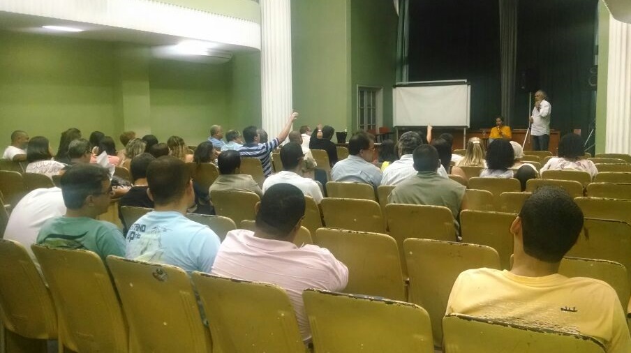 Trabalhadores de todas as regiões tiram dúvidas sobre a ação de cumprimento, acatada pela Firjan: pagamento será efetuado ainda em dezembro