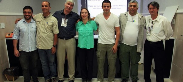 Da esquerda para a direita: Gabriel Werneck, Raphael Raine, Fernando Baptista (Diretor de Eventos), Kika Bradford, Felipe Rocha, Lenauro Mendonça e Marcelo Rezende
