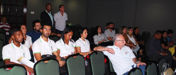 Público atento ao seminário em memória às vítimas de acidentes do trabalho e doenças ocupacionais, em Niterói
