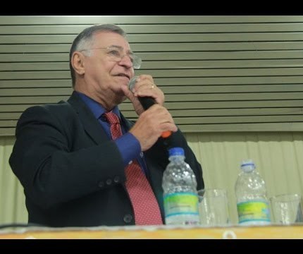 O advogado João Campanário participa da plenária para debater custeio sindical